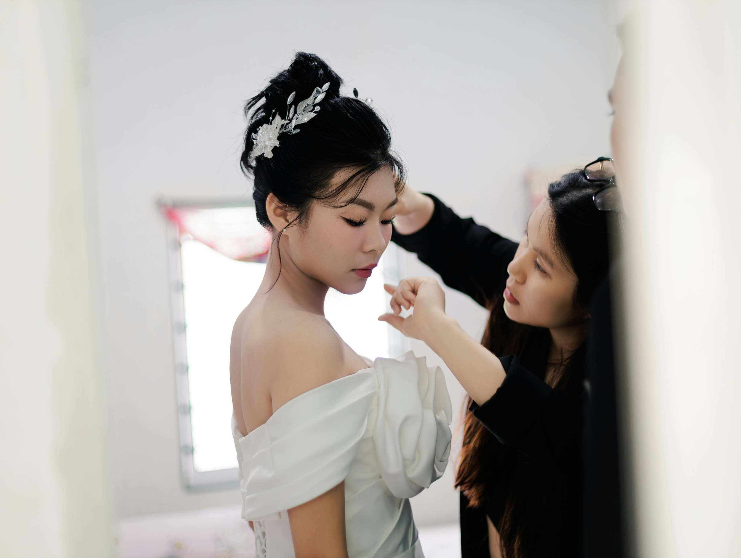 Questions You Need to Ask Before Hiring a Makeup Artist in Kansas City