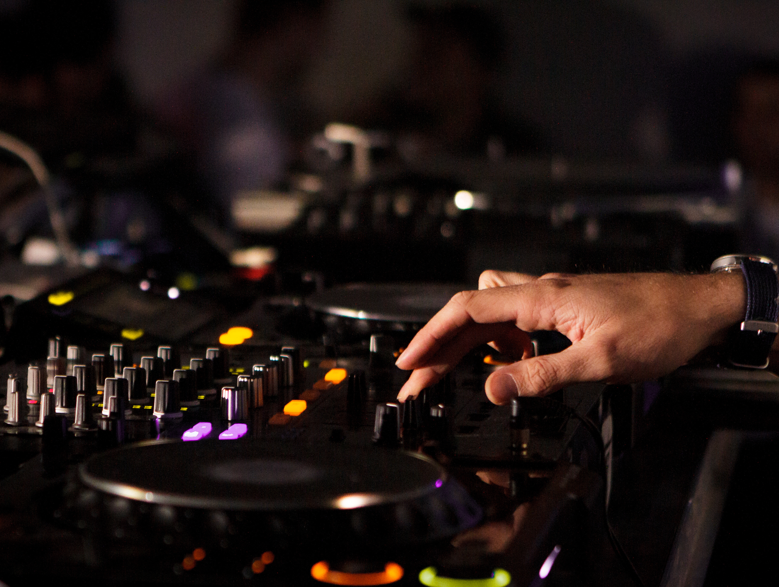Questions You Need to Ask Before Hiring a Wedding DJ in Kansas City