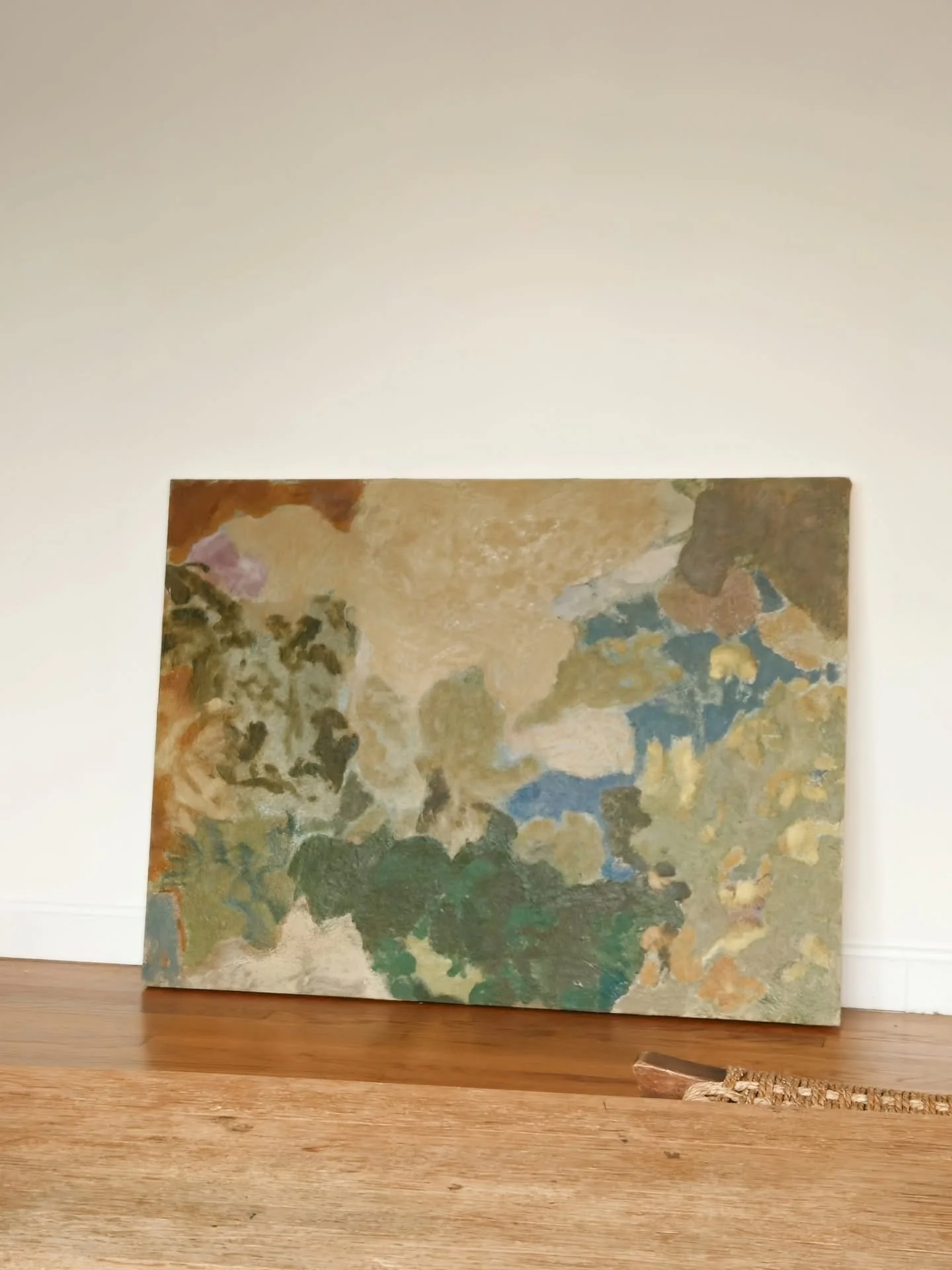 30"x40" work in progress of a piece I'm lovingggg. I didn't go into this painting with a set composition in mind. I was testing a new approach to the base layer, which led me to work super intuitively and follow the paintings lead. I'm lovi