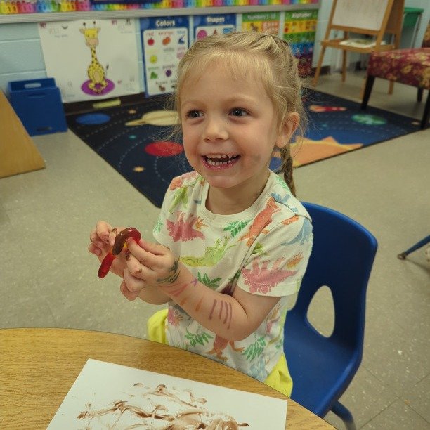 Our friends found an Inchworm πon the playground. We love spring and all of the surprises it has to offer!! π¦π¦π·ππ #Childcare #provocationsforlearning #childcareprovidersrock #loveislove #inclusion #welovepreschool #emergentcurriculum #preschool