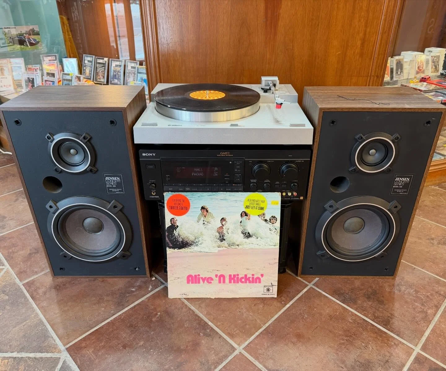 Sale Of The Week! 🚨 
$150 dollar Stereo available in shop today! Includes everything, open til six o&rsquo;clock.

#saleoftheweek #stereo #turntable #forsale #rpmrecords
