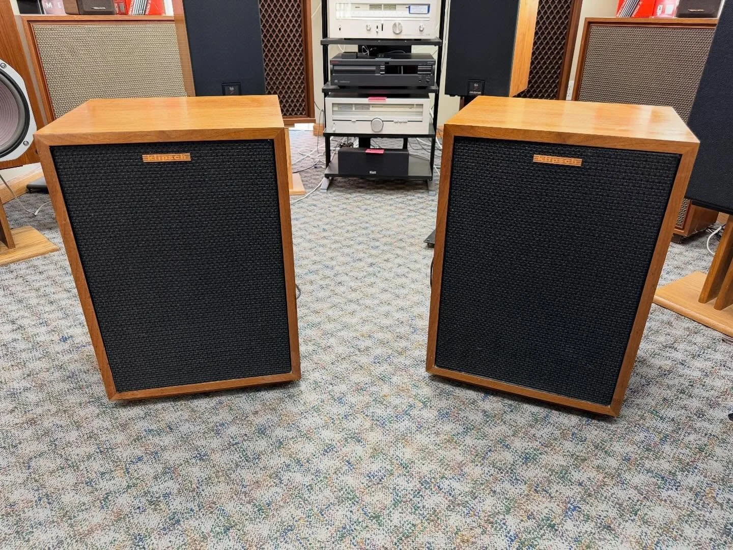 We got a classic pair of Klipsch Hersey II&rsquo;s available in shop today! If you know, you know these won&rsquo;t last long so stop in for a test drive before they&rsquo;re gone. 🔈🔉🔊
.
Open Monday - Saturday 11 ta 6.

#forsale #vintage #klipsch 