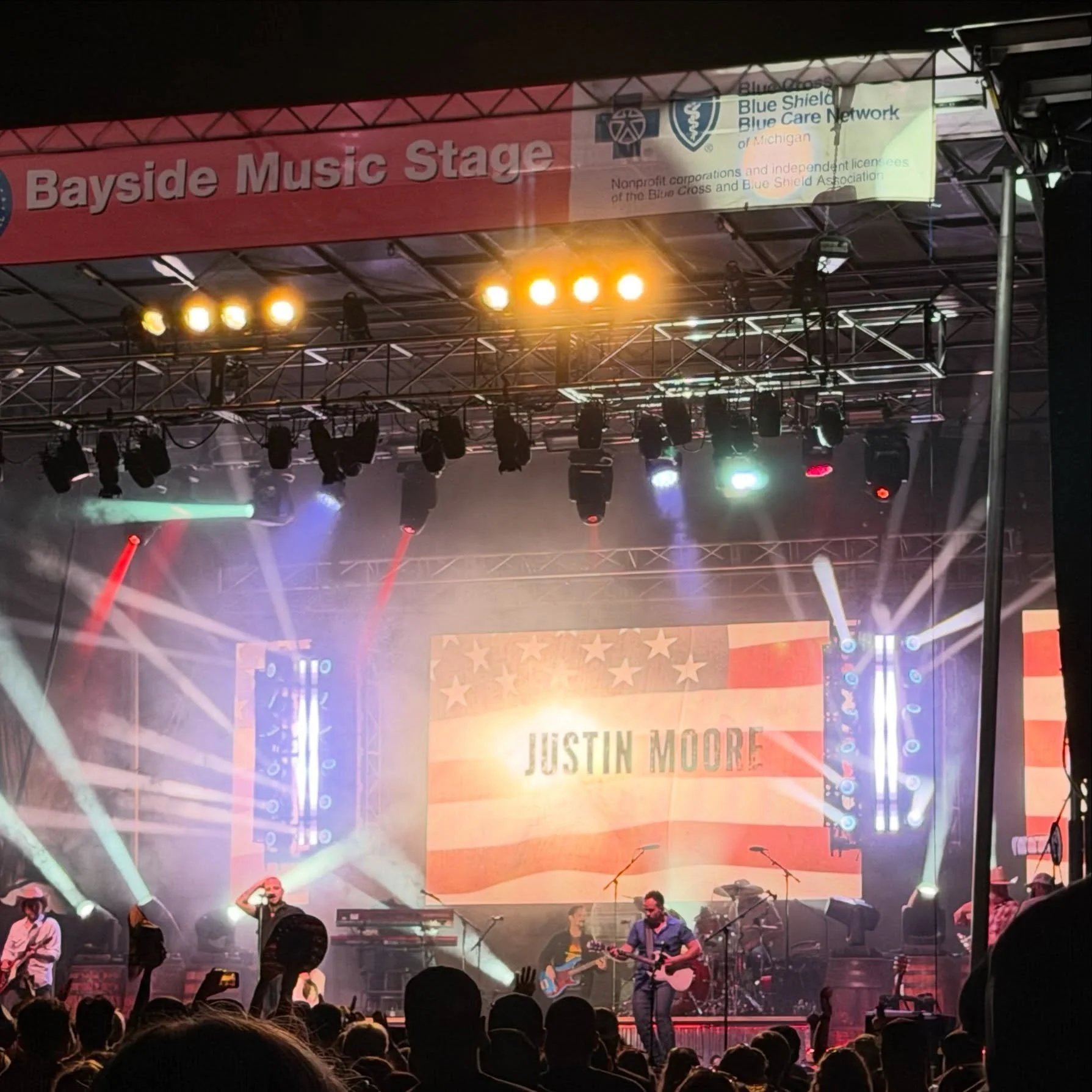 Thank you @justincolemoore for another great show, you never disappoint!!

#traversecity #cherryfestival #northernmichigan #traversecitytourism