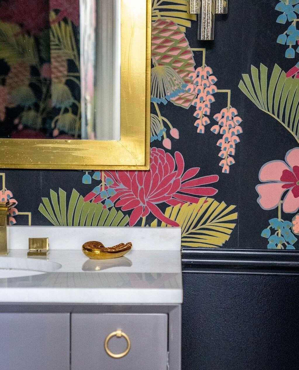 Transform your bathroom into a springtime sanctuary where delicate details like floral accents and striking light fixtures make a bold statement. Elevate your daily routine to a moment of indulgence and rejuvenation. #MondayMagic