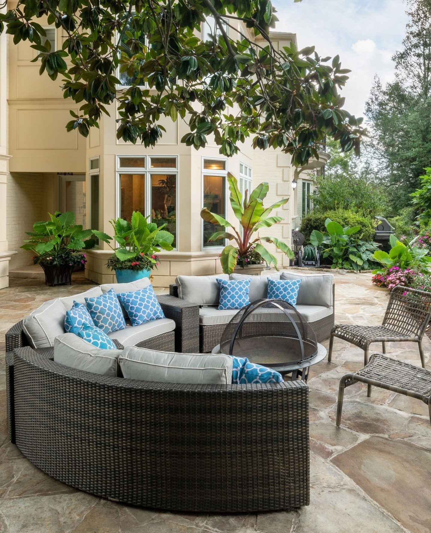 Embrace the outdoor bliss as warmer weather arrives, inviting relaxation in this serene space. #MondayMagic