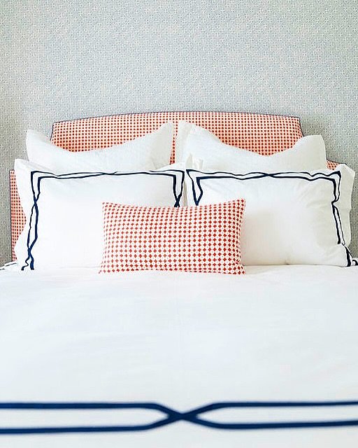 Welcome to Lorna&rsquo;s Loves💎 This home in Annapolis, Maryland was designed to reflect the city&rsquo;s nautical charm. In the bedroom, coral and navy accents capture the bright, breezy spirit of summer. #LornasLoves #interiordesign#LornaGrossDesi