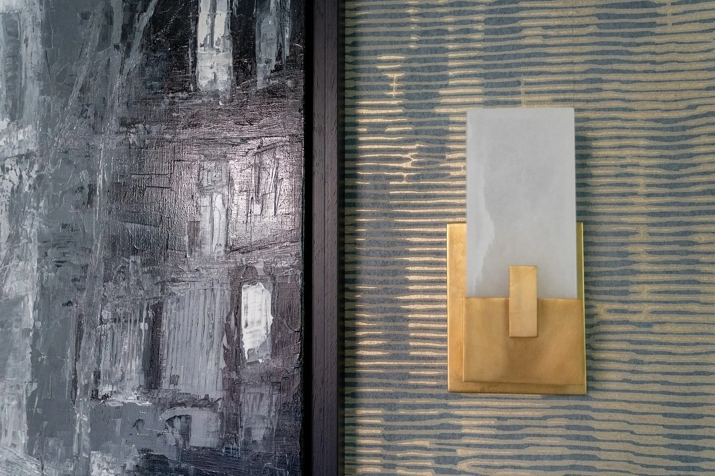 Art Deco wall sconces and a good wallpaper the perfect pair to light up your space with style and sophistication.

#lornagrossinteriordesign #LornaGrossDesigns #georgetowndc #artdeco