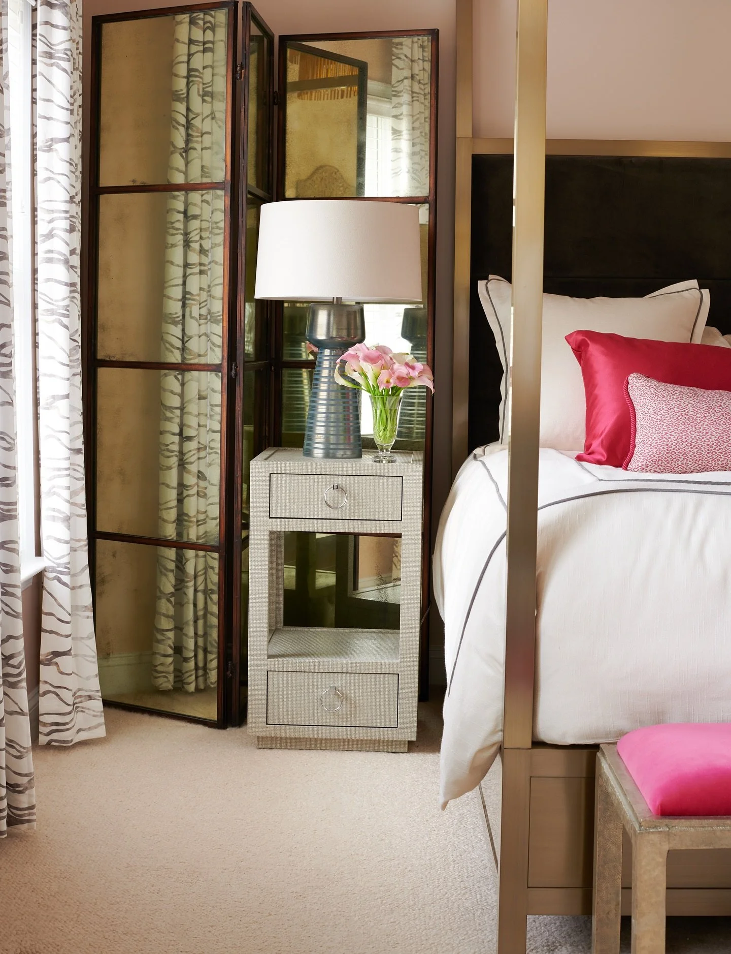 Who says luxury can&rsquo;t live in your bedroom? ✨ With gold metallics and pink accents, this space exudes effortless glam.
&bull;
&bull;
#lornagrossinteriordesign #lornagross#entertainingbydesign