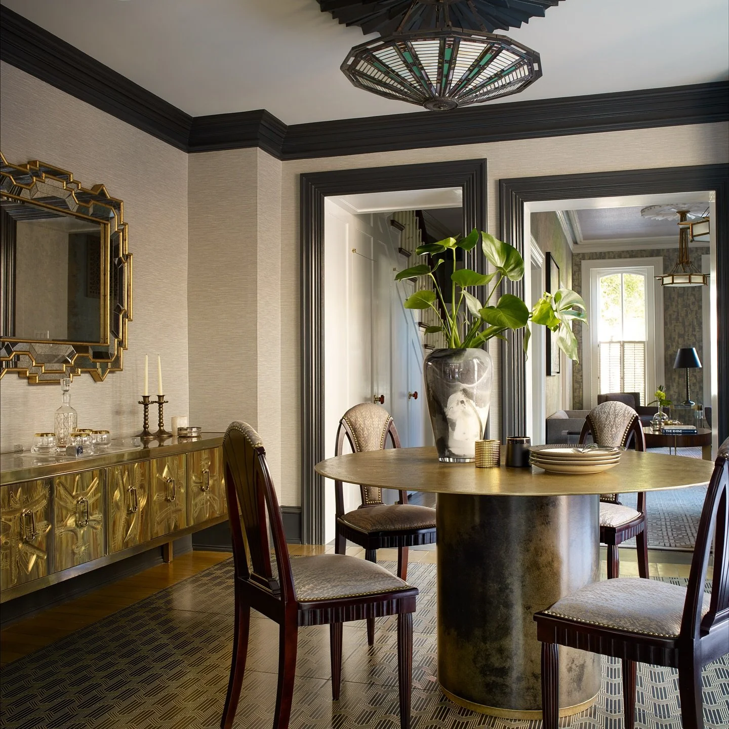 With the perfect furniture pieces, this dining room radiates elegance and creates a space meant for connection✨
&bull;
&bull;
#lornagrossinteriordesign #lornagross #interiordesign #livingroom #livingroominteriordesign