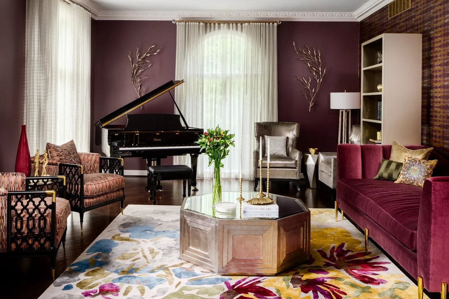 Deep colors are having their moment, rich burgundy, glowing metallics, and a perfectly moody palette&mdash;just in time for the holiday season. ✨

#InteriorInspo #lornagrossinteriordesign #lornagross