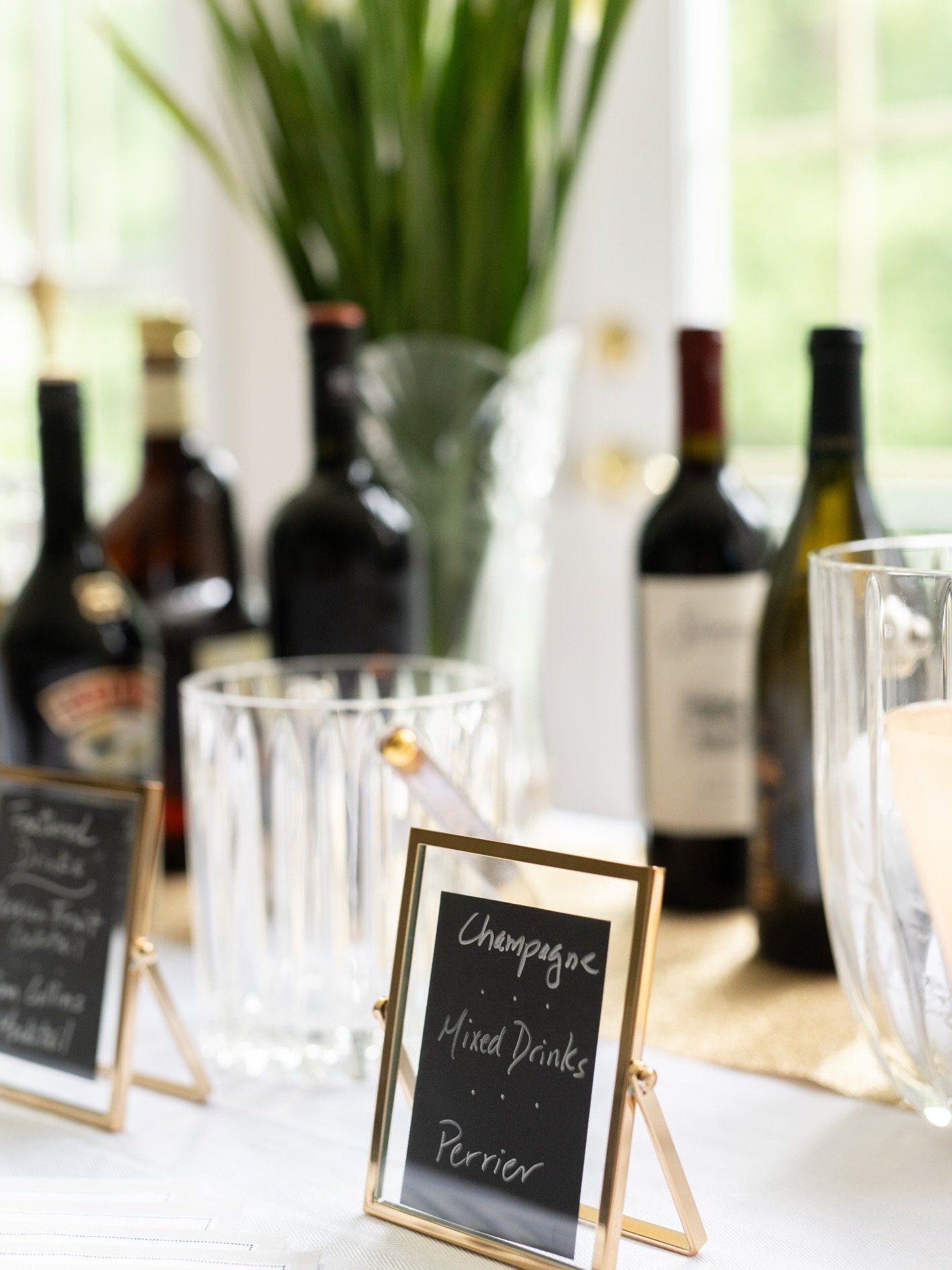 Entertaining Tip for the Holidays 🎉
Colorful glassware or cups = instant drink identifiers. No more &ldquo;Is this mine?&rdquo; moments!
And don&rsquo;t forget food signage, it&rsquo;s a simple touch that helps guests make quicker choices. Especiall