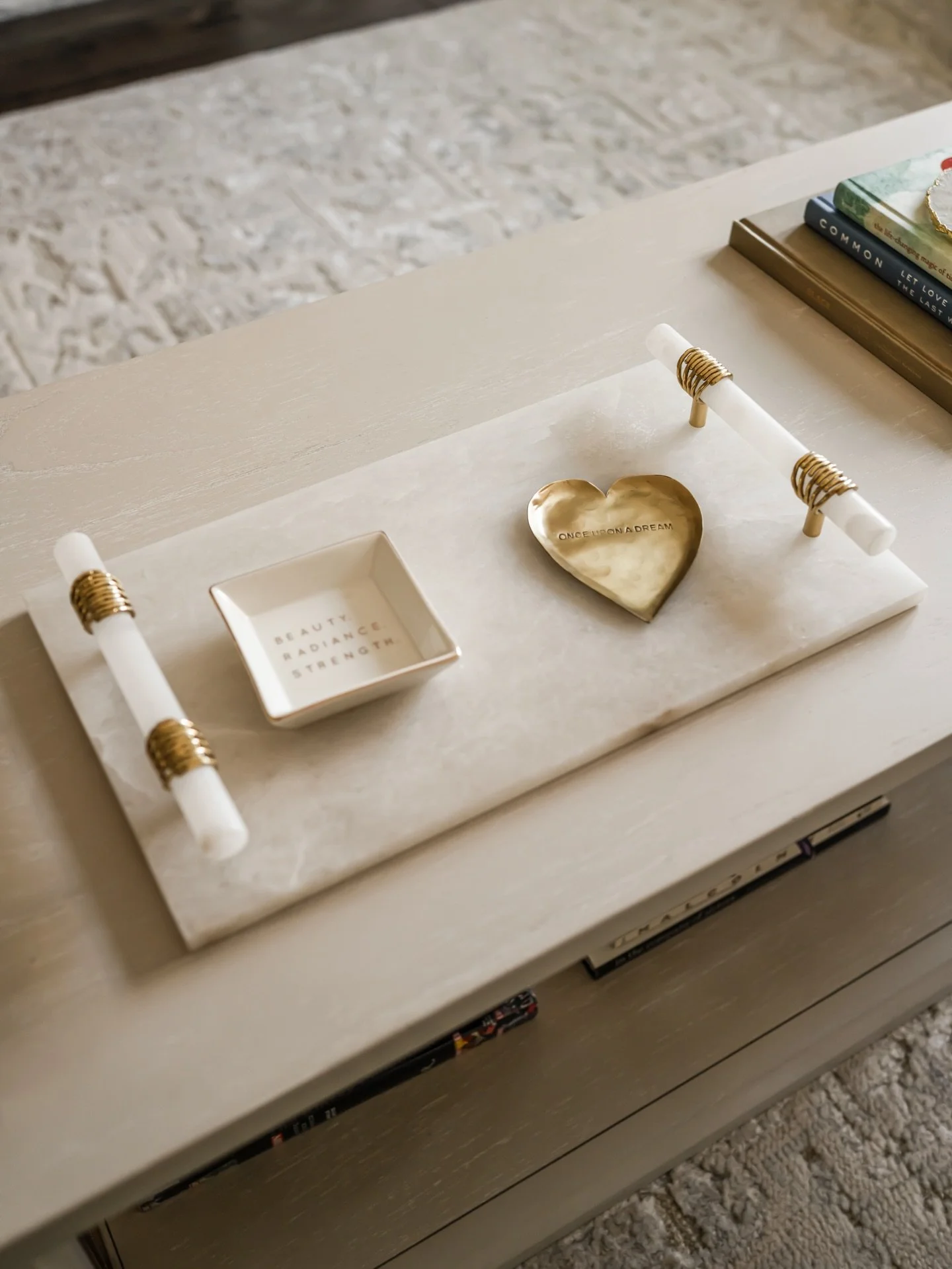 Here&rsquo;s a tip for spicing up your coffee table: using stylized coasters and marble trays can add elements of class and luxury to any room☕️

Photography provided by Tori Sikkema Photography @torisikkemaphotography 

#lornagross #lornagrossinteri
