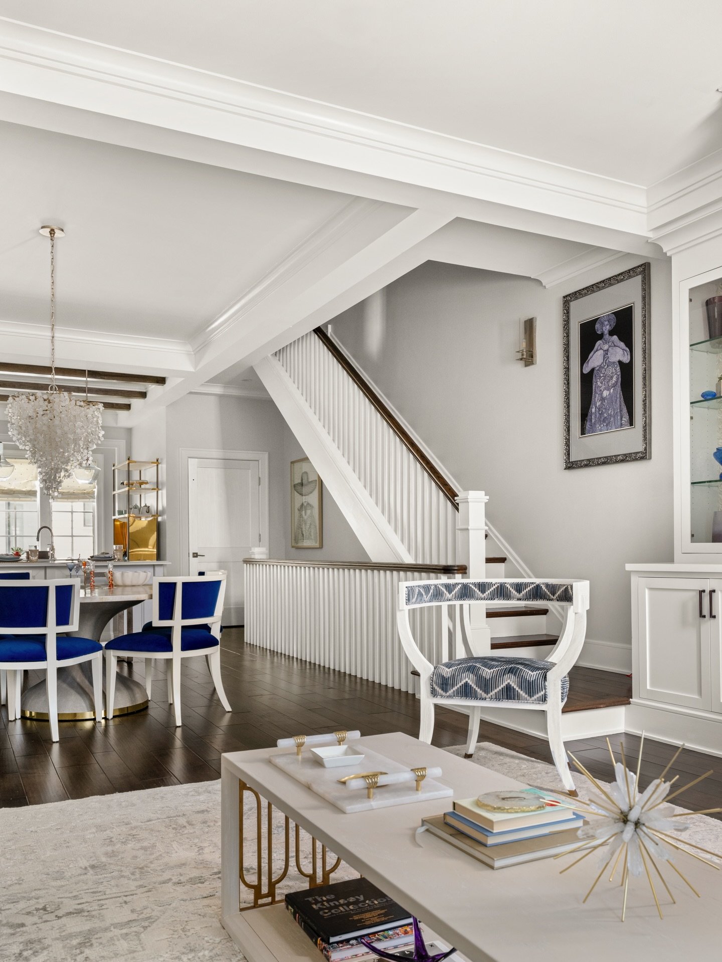 Timeless. Tailored. Thoughtfully lived in.
Designed to welcome you in and invite you to stay awhile. Comfortable, layered, and quietly luxurious.🤍🩵

Photography provided by Tori Sikkema Photography @torisikkemaphotography 

#lornagross #lornagrossi