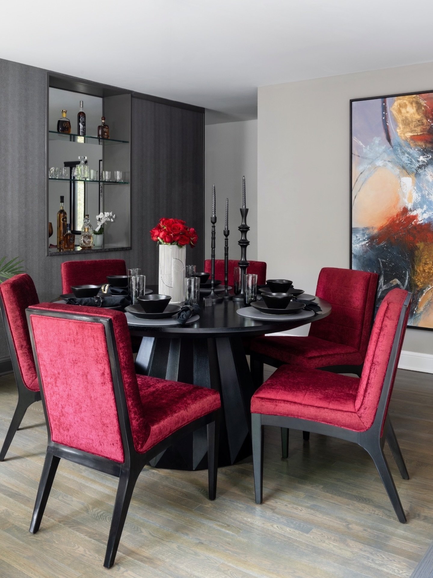 For the client who loves red, this dining room exudes elegance with a hint of intrigue. Black table styling paired with red-cushioned seating creates a refined, fine-dining experience right at home.

#lornagross #lornagrossinteriordesign #diningroomd