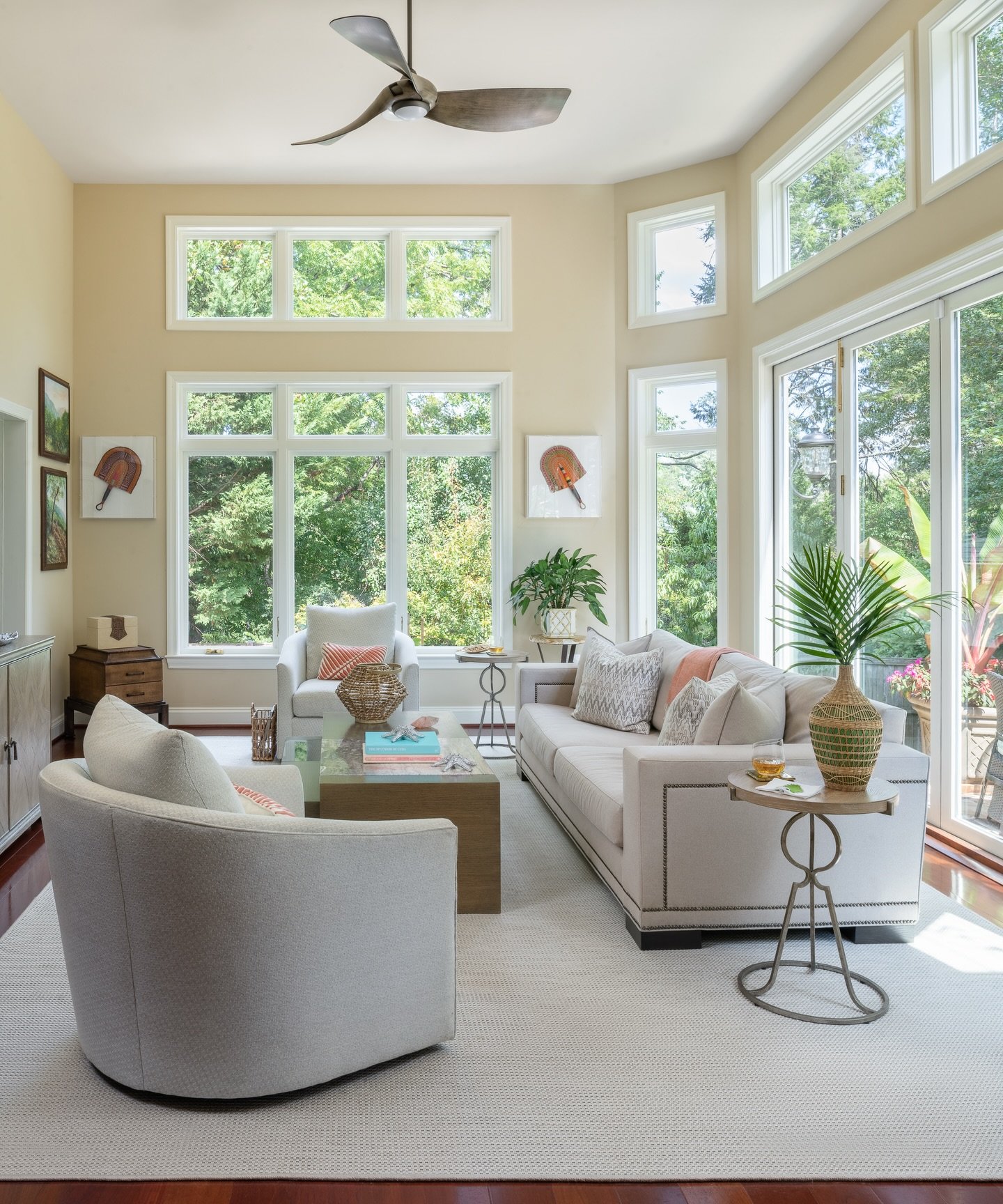 There&rsquo;s nothing like a sunroom-style-living room to welcome your morning ☀️

In this space, we leaned into soft, neutral tones&mdash;from the carpet to the walls to the furnishings&mdash;to amplify natural light and create an airy, calming atmo