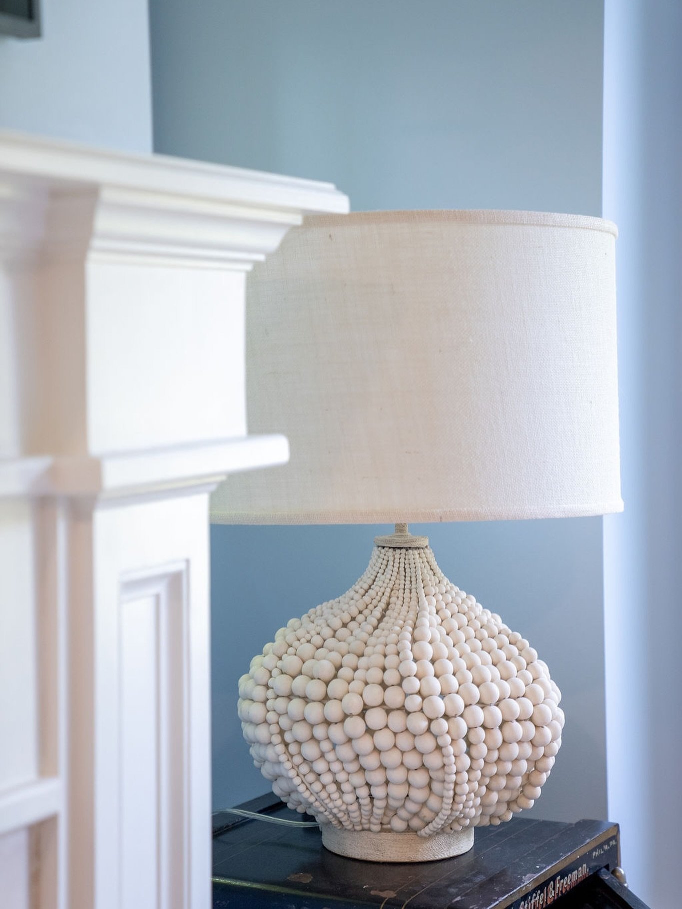 A moment for texture, craftsmanship, and quiet statement ✨ At LGID, we&rsquo;re all about the details. This lamp is a perfect example of how layering materials can elevate even the simplest silhouette. It strikes that balance we&rsquo;re always chasi