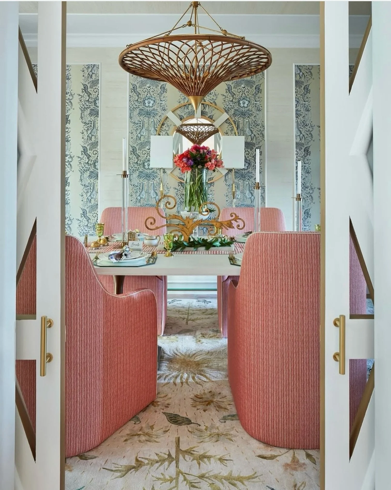 Warm hues are in ✨ This dining room features a stunning coral tone that brings warmth, character, and effortless elegance to the space. A perfect balance of cozy and refined.

#InteriorDesign #DiningRoomDesign #WarmInteriors #CoralDecor #LuxuryInteri