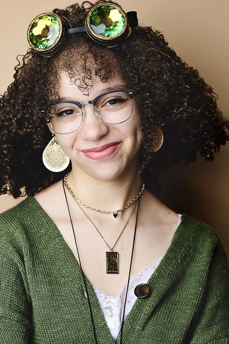 can you wear accessories for acting headshots?