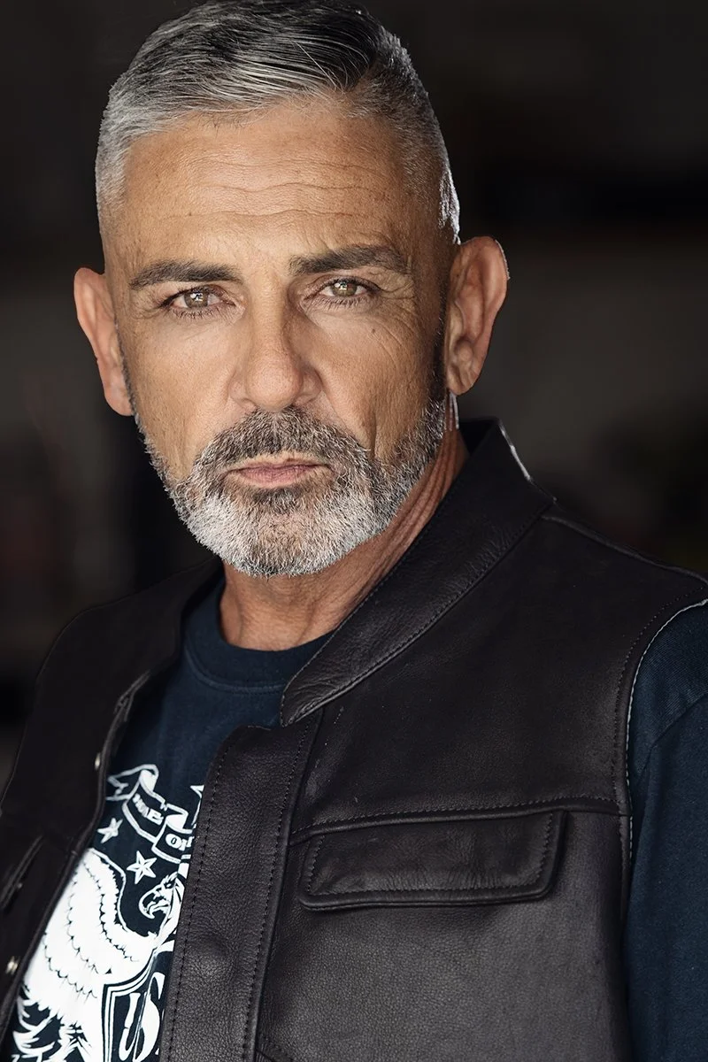 can you wear logos on your acting headshots?