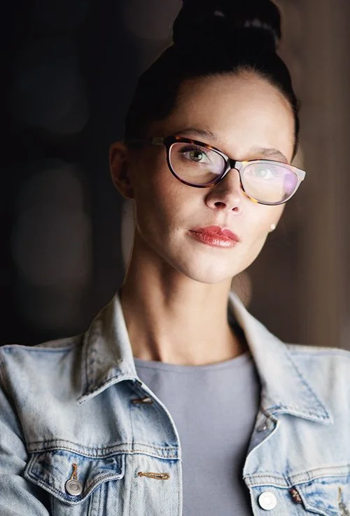 can you wear glasses for acting headshots