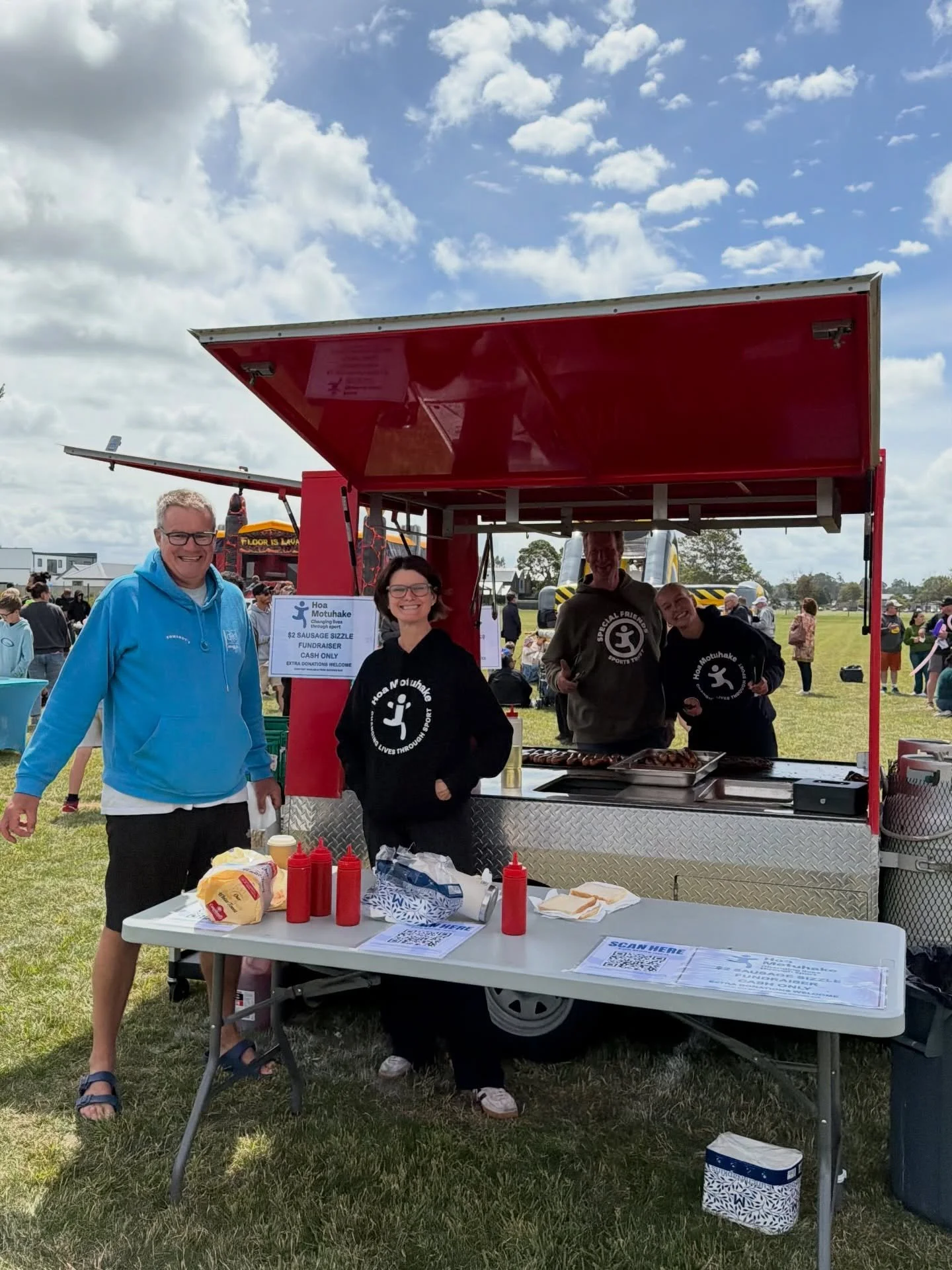 Sausage Sizzle Sunday 🫶🏼

Shout out to the Papanui Club for inviting us along to man the sausage sizzle at the Papanui Family Fun Day yesterday 🌭 The Club have kindly donated all the proceeds from the bbq to Hoa Motuhake - you guys rock!!!
