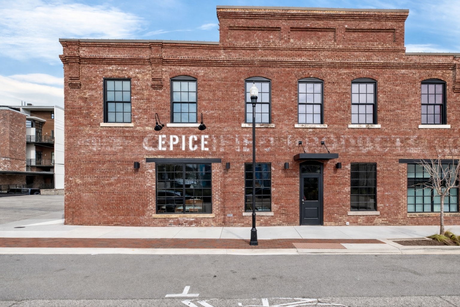 Epice_entrance_no cars.png