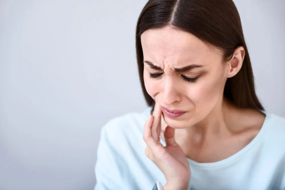 A quick video by Kaleb on how acupuncture can help with all kinds of jaw pain. 
