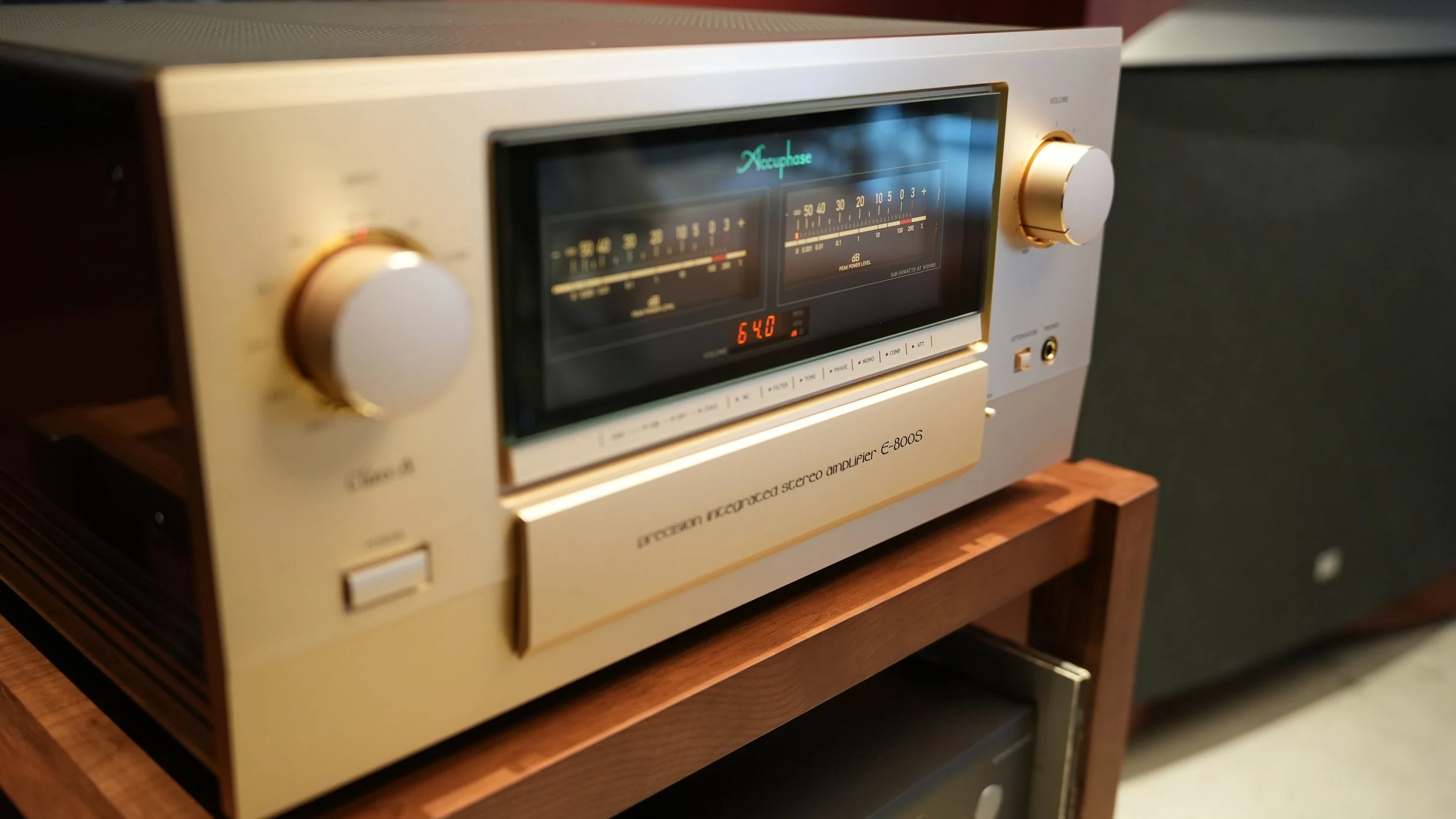 accuphase_e800s_integrated-amplifier
