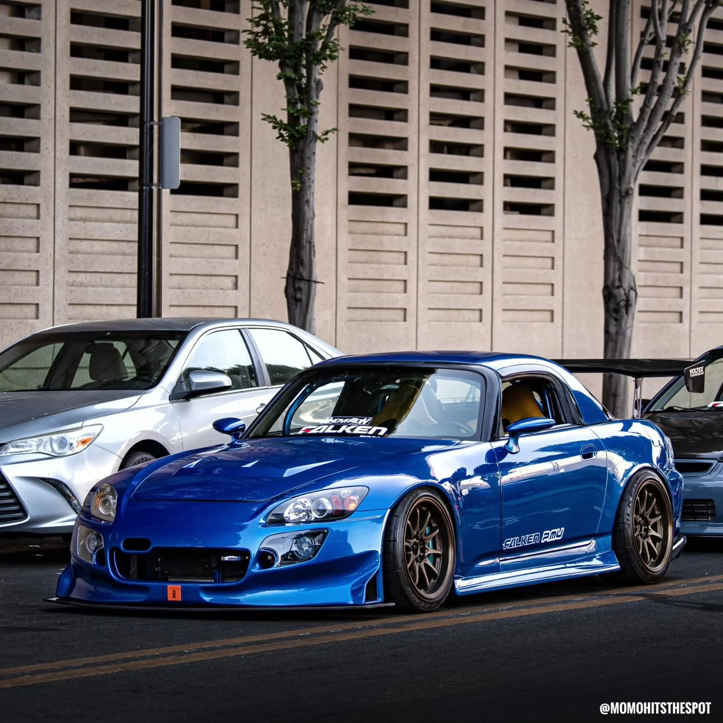 📷 @momohitsthespot 

I have always wondered how bronze will contrast with the Laguna Blue Pearl.  In my opinion, I thought it was too dark and just didn't contrast well with this shade of blue and instead a lot better on the Apex Blue (like the CR e