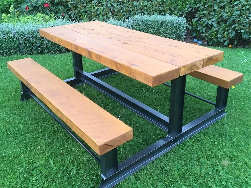 T20 - Table and Seat Set - Orders Taken