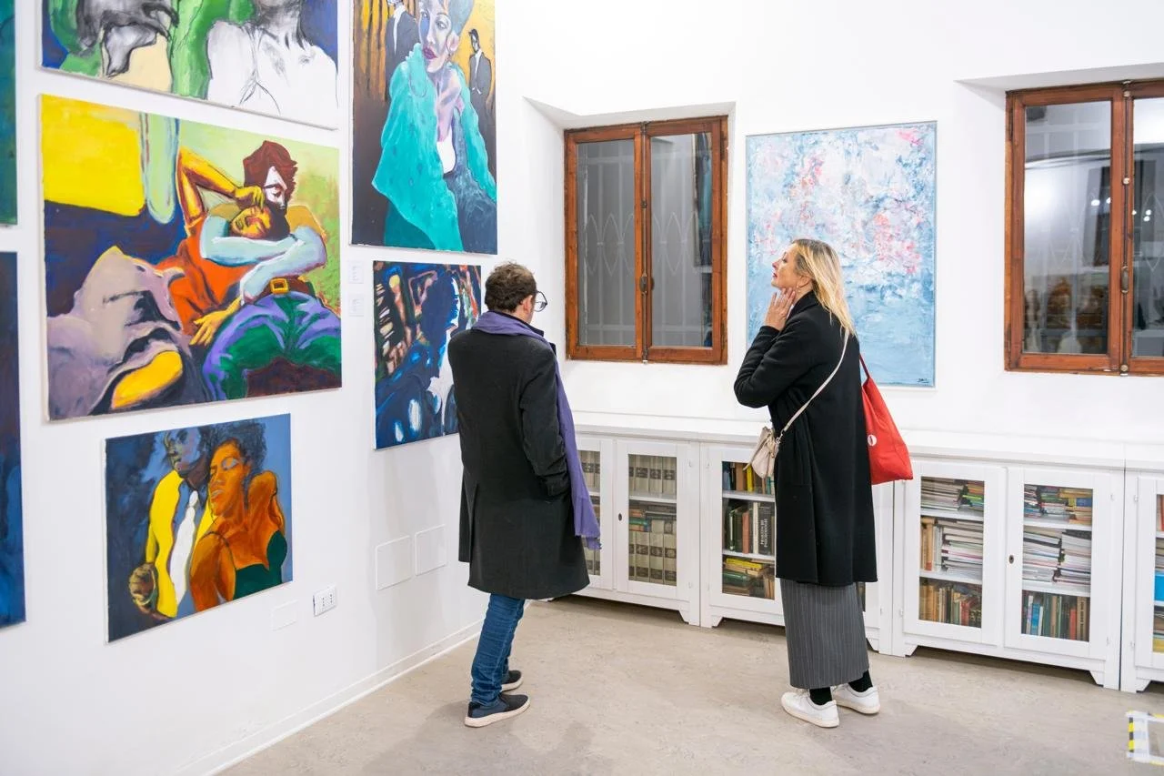 art passionates in a gallery during the biennale in Venise, in November 2024