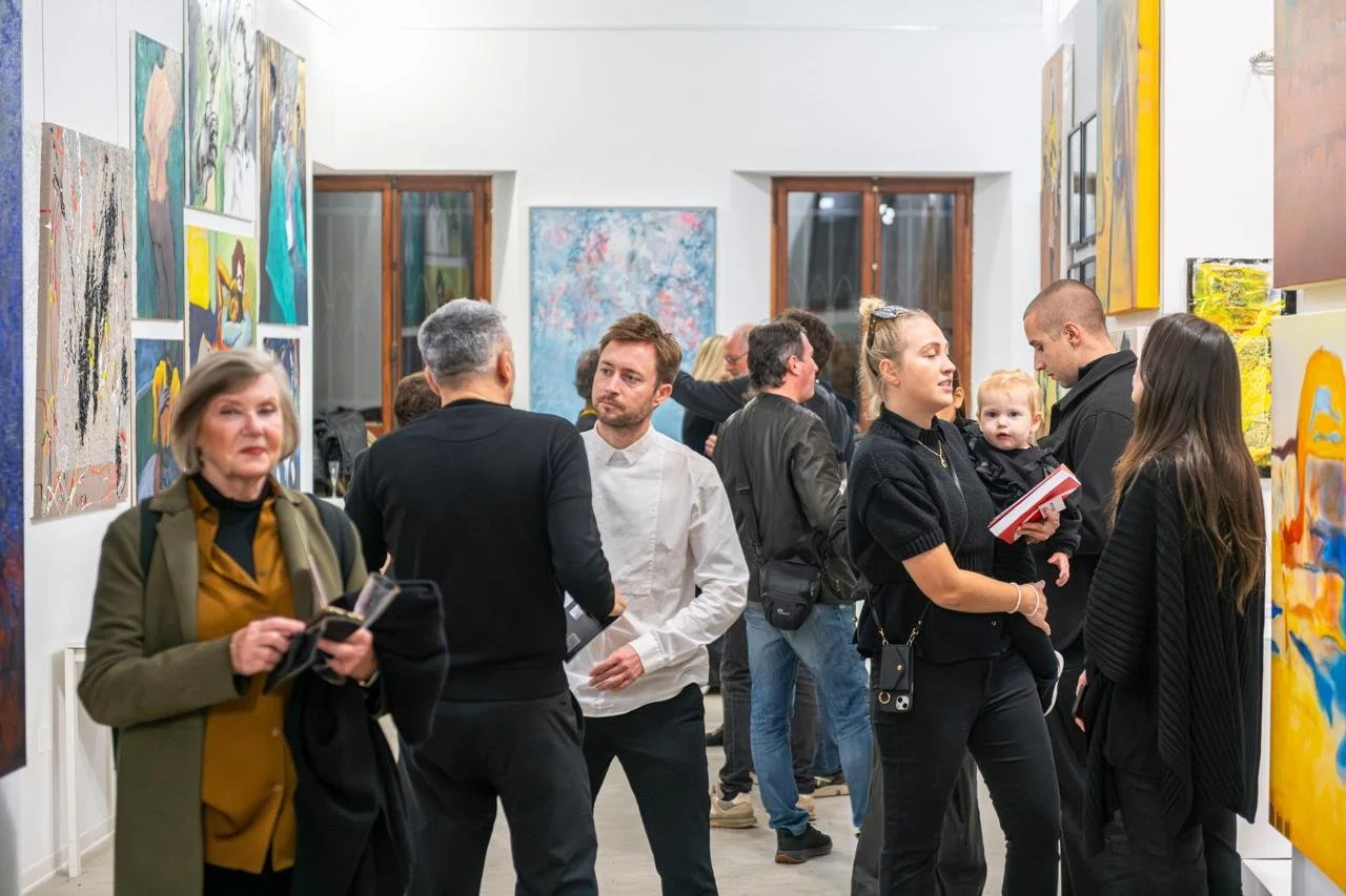 Art passionates, amateurs and collectionneurs in a gallery during the biennale in Venise, Italy, in November 2024