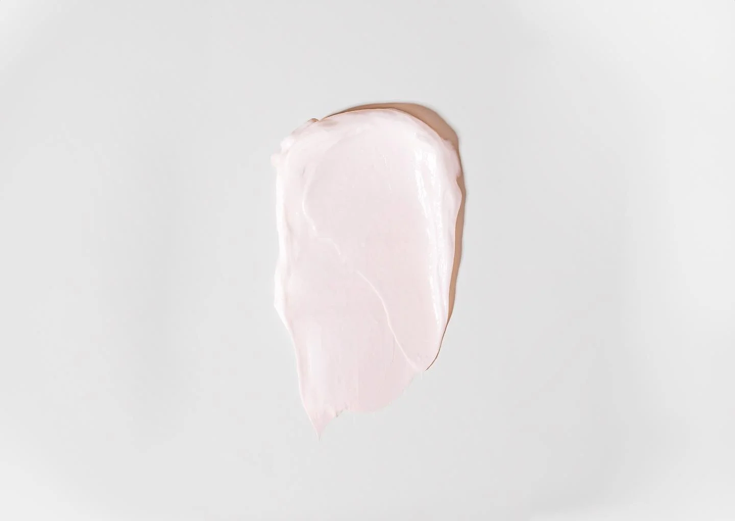 Vinalie face cream has a smooth and non-sticky texture that remains smooth even when layered multiple times. On very dry days, you can apply it thickly like a sleeping mask and sleep with it on. Your skin will feel more moisturized after use.  #skinc