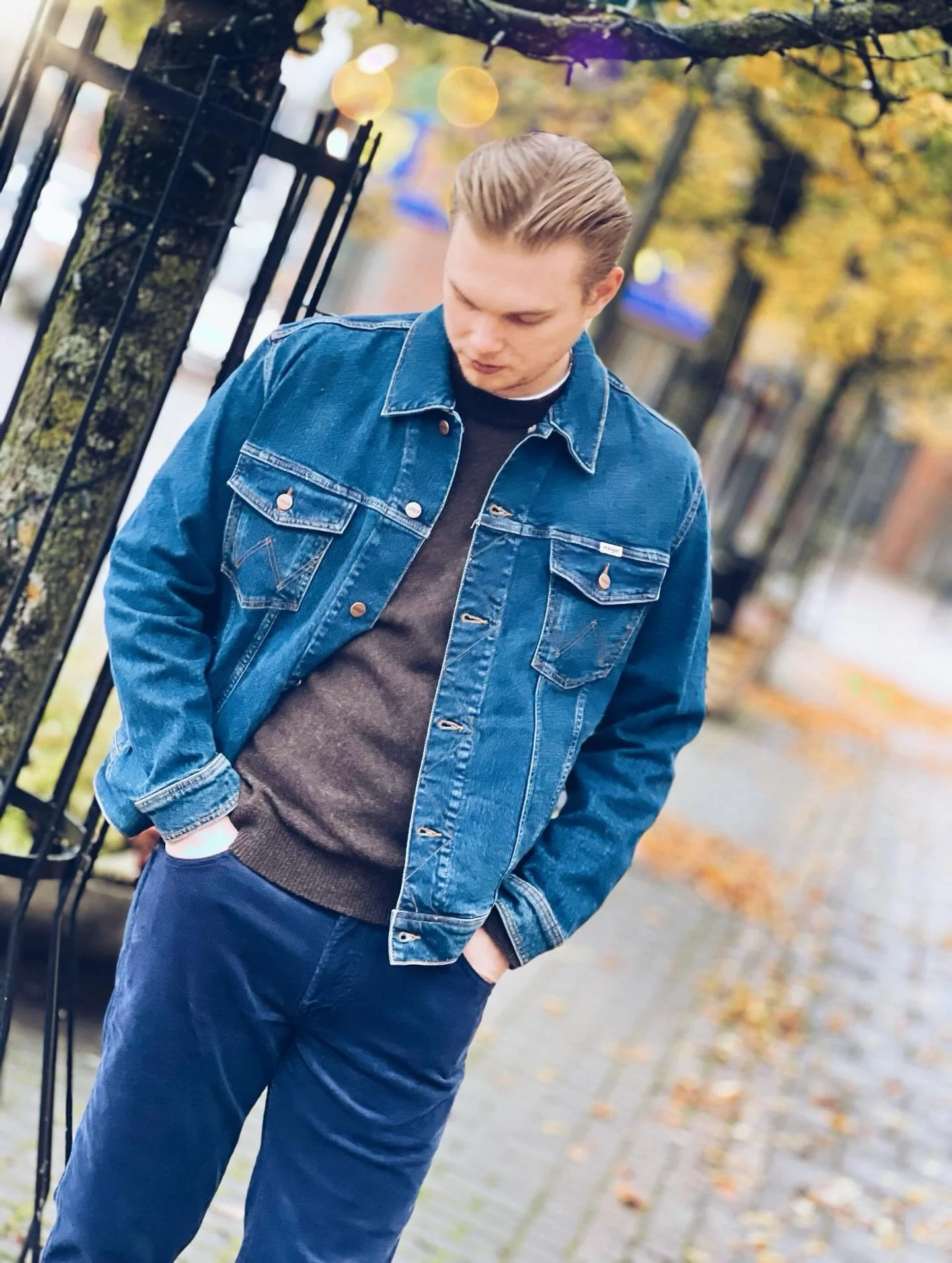 Wrangler:

Jeansjacka 1299:-
Byxa 999:-

Klappat &amp; Klart!

V&auml;lkomna! 🎄🎁