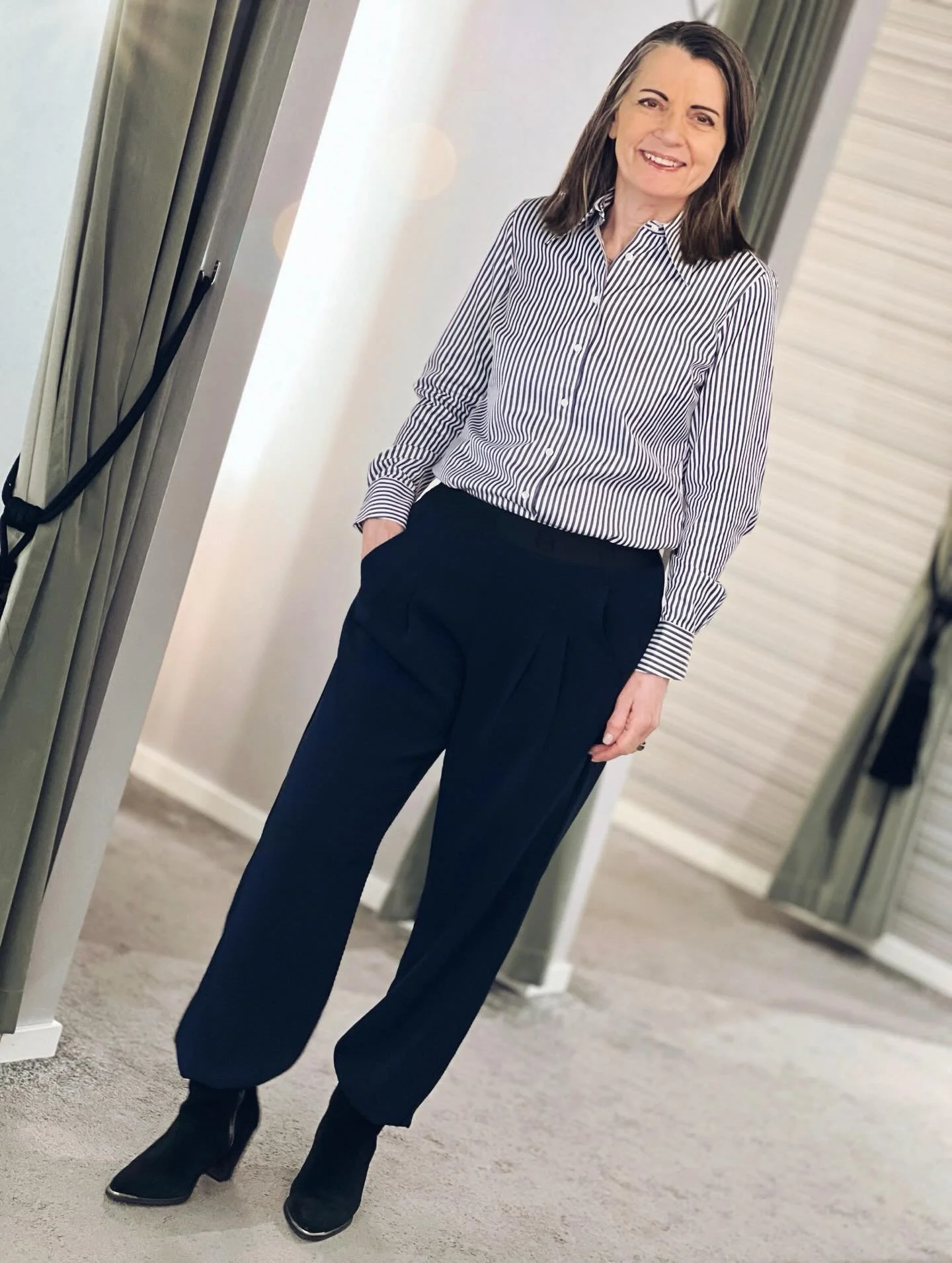 Snygga byxan 1099:- fr&aring;n @gossia_official i navy som vi matchar med skjorta fr&aring;n @stenstroms_official