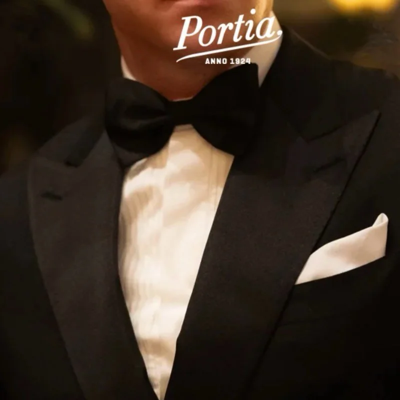 Vi har flugor, slipsar, scarfs ,,,b&auml;lten 
Allt till ny&aring;rsfesten! @portia1924 
V&auml;lkomna! 🌟🎩