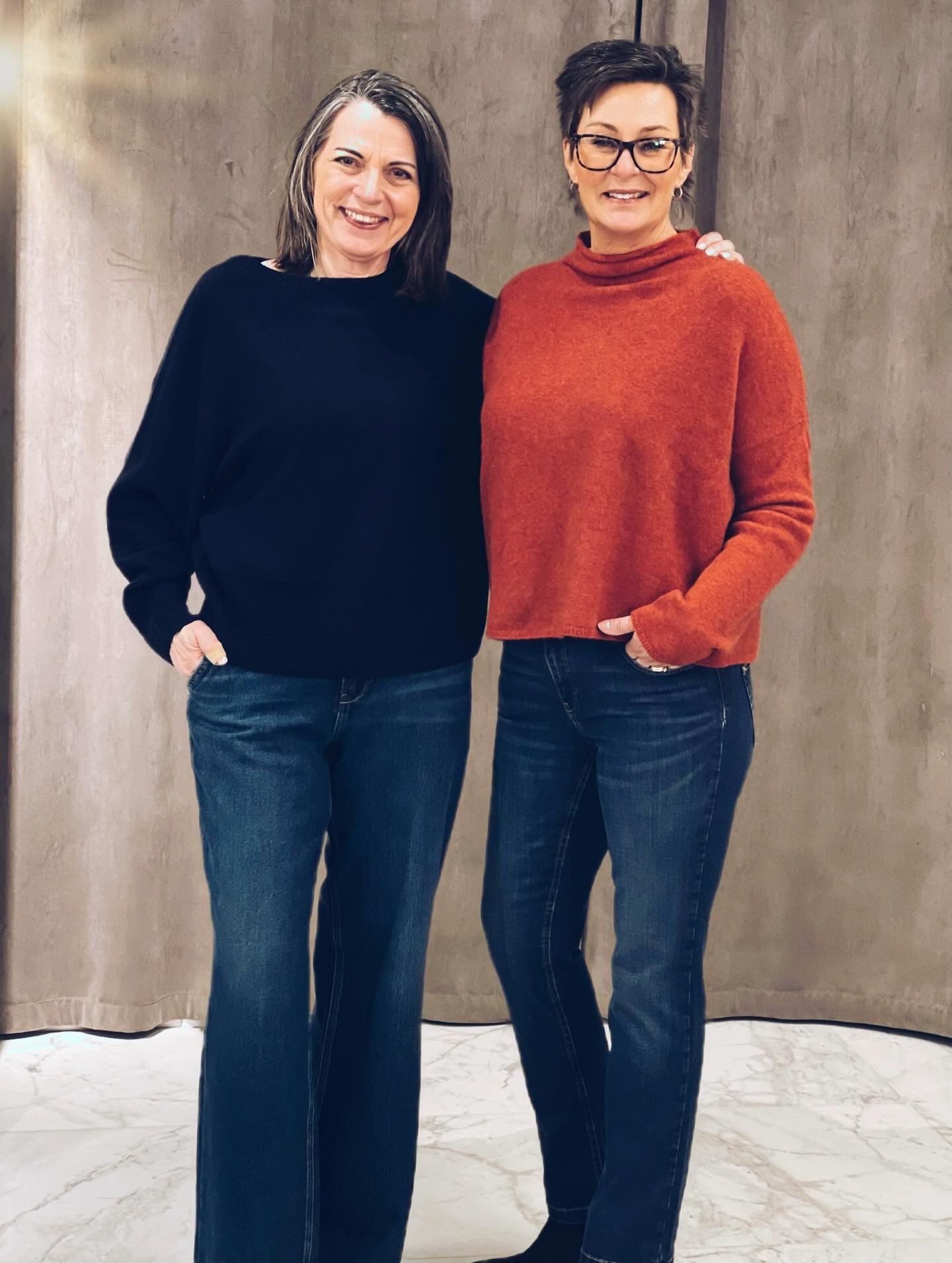 Nu b&ouml;rjar efterl&auml;ngtade @filippa_k komma in i butiken❄️
H&auml;r, ett urval av fantastiskt h&auml;rliga tr&ouml;jor👌

V&auml;lkomna!