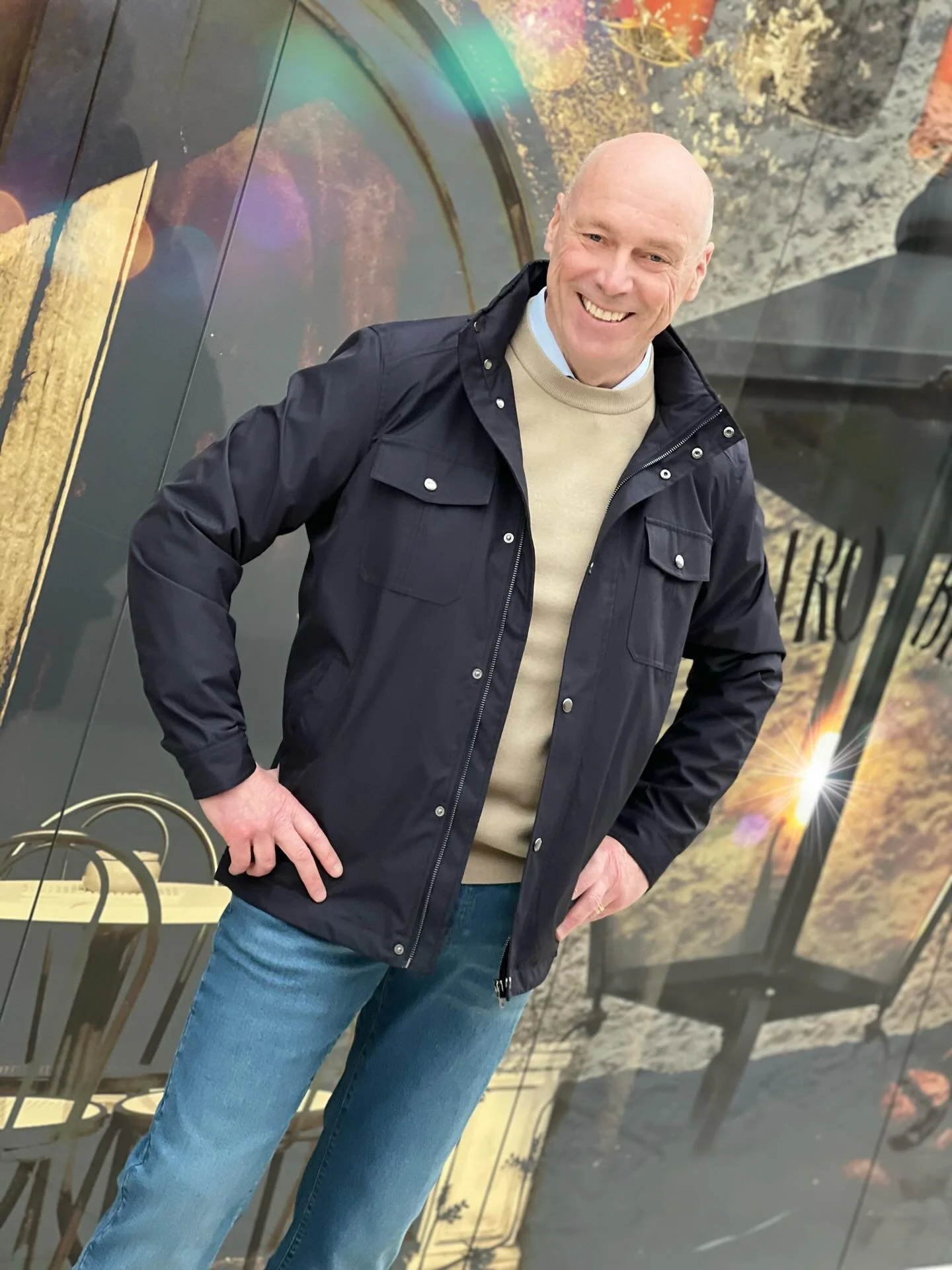 Snygg v&aring;rjacka fr&aring;n @rockandblue 
Vi matchar med jeans fr&aring;n @hansenandjacobofficial och tr&ouml;ja fr&aring;n @samsoesamsoe 

Nu &auml;r det dax att f&ouml;rnya v&aring;rgarderoben! 🌿