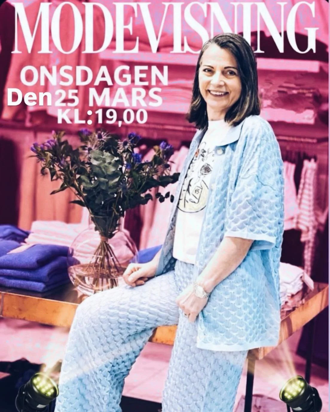 Vi bjuder in till en f&auml;rgsprakande modevisning i v&aring;rens tecken. AnnaCarin pratar modetrender och hur du b&auml;st stylar v&aring;rgarderoben. 
Biljettpris: 150:- 
D&aring; ing&aring;r f&ouml;rfriskningar, fralla o goodiebag👌

Biljetter s&