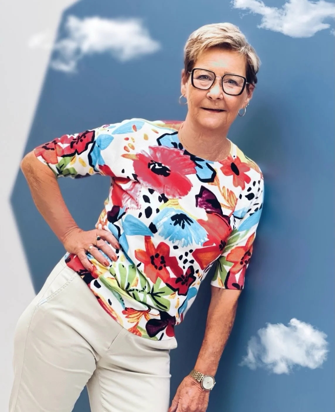 ,,,och till lite nyheter i butiken 🌤️ ,,, 
Tr&ouml;ja 649:- (finns i fler f&auml;rger) fr&aring;n nya m&auml;rket M.X.O 
Vi matchar med v&aring;rbyxan (som &auml;ven finns i navy) 999:-
Anna Montana 🌿🌷🌿