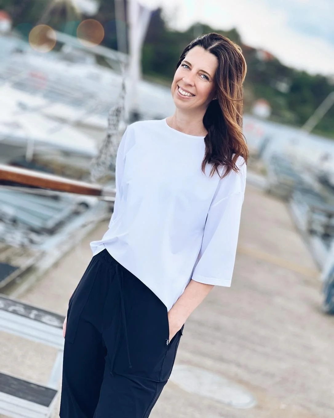Sk&ouml;naste byxan fr&aring;n pennandinkny
med res&aring;r nedtill o sk&ouml;na fickor. 

Svart och navy.

Vi matchar med topp ocks&aring; fr&aring;n pennandinkny

V&auml;lkomna! 🌤️⚓️💦