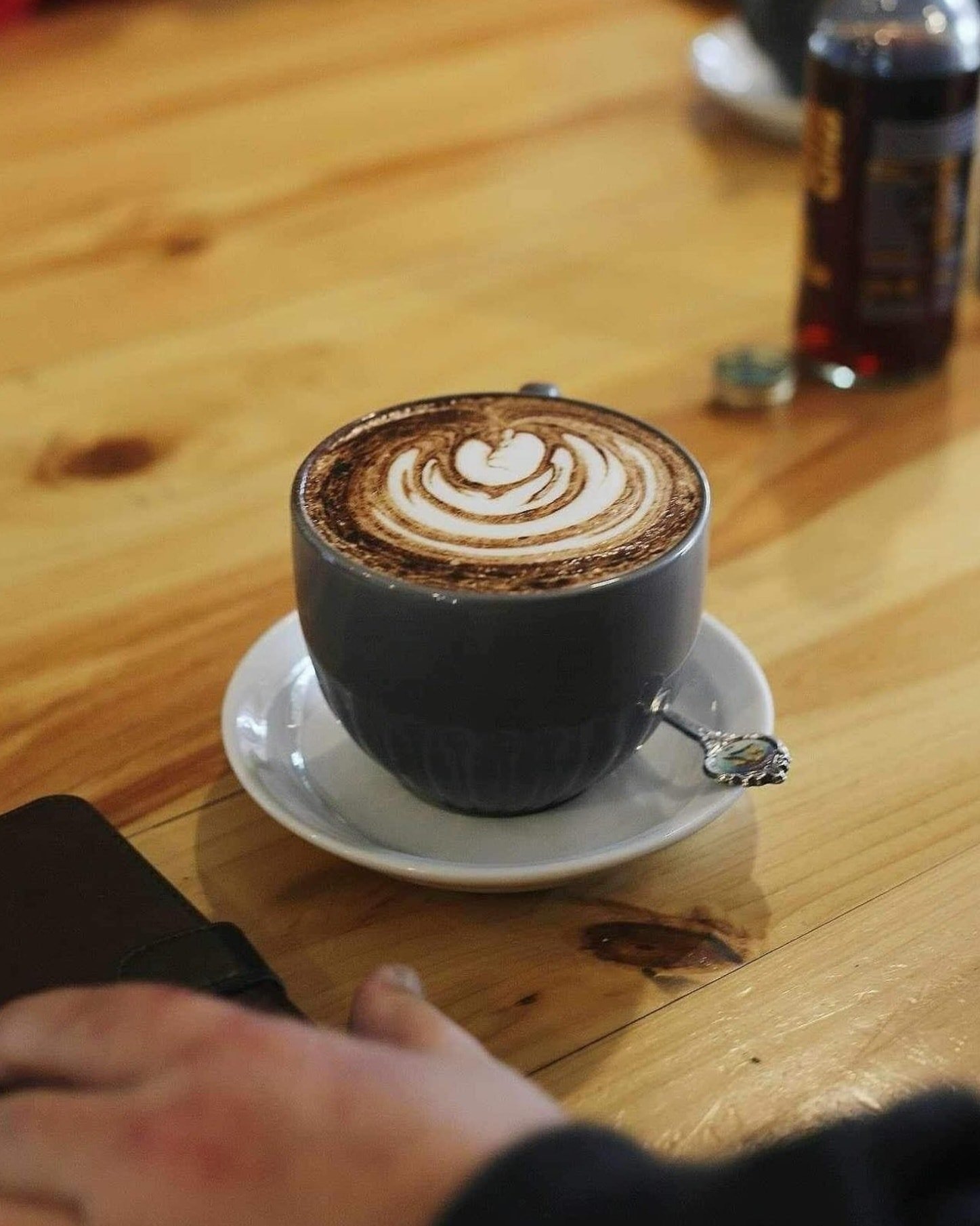 There's something about shooting coffee that is so satisfying, from the espresso dropping to the milk pouring and swirling around the glass....you can probably hear me 'mmmm'-ing between shutter clicks 🤤

Not only do I love shooting espresso-infused