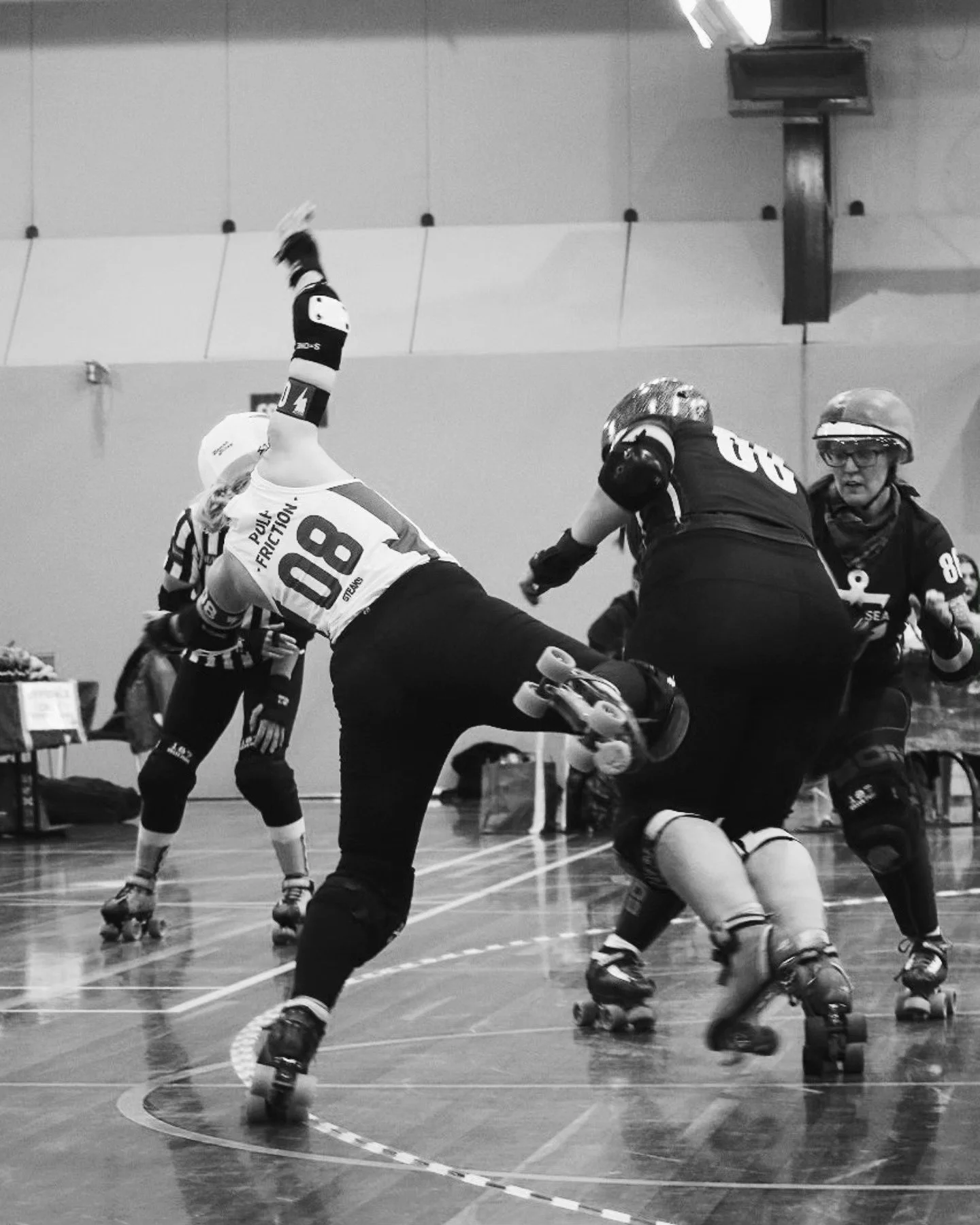 This year I'll be capturing A LOT more roller derby content, so I found myself diving into my hard drive and clicking through the first bout I shot back in October 2022 for a Halloween themed event (see image 4/4), and boy oh boy, was that a trip dow