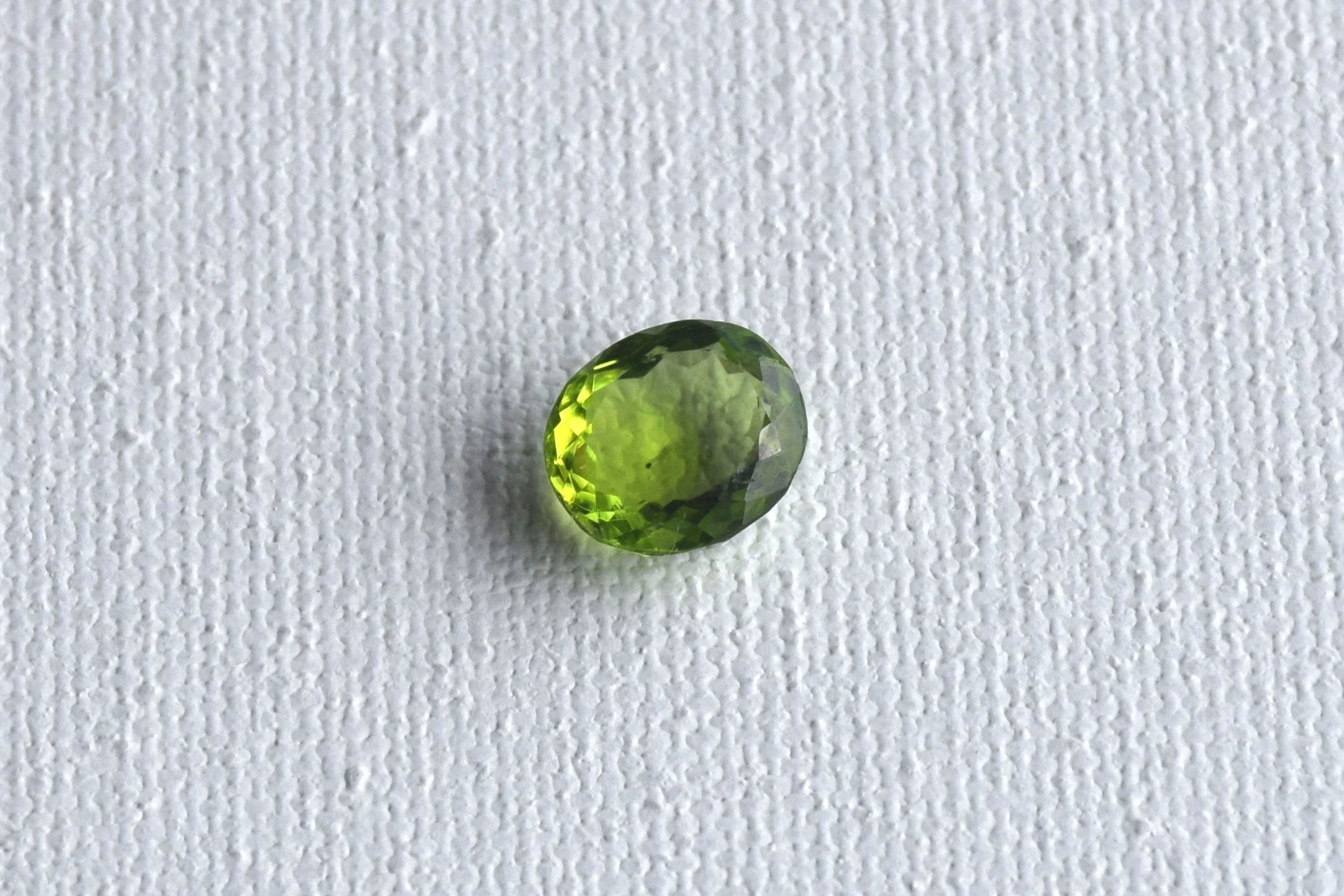 4.55 CT  NATURAL PERIDOT OVAL SHAPE