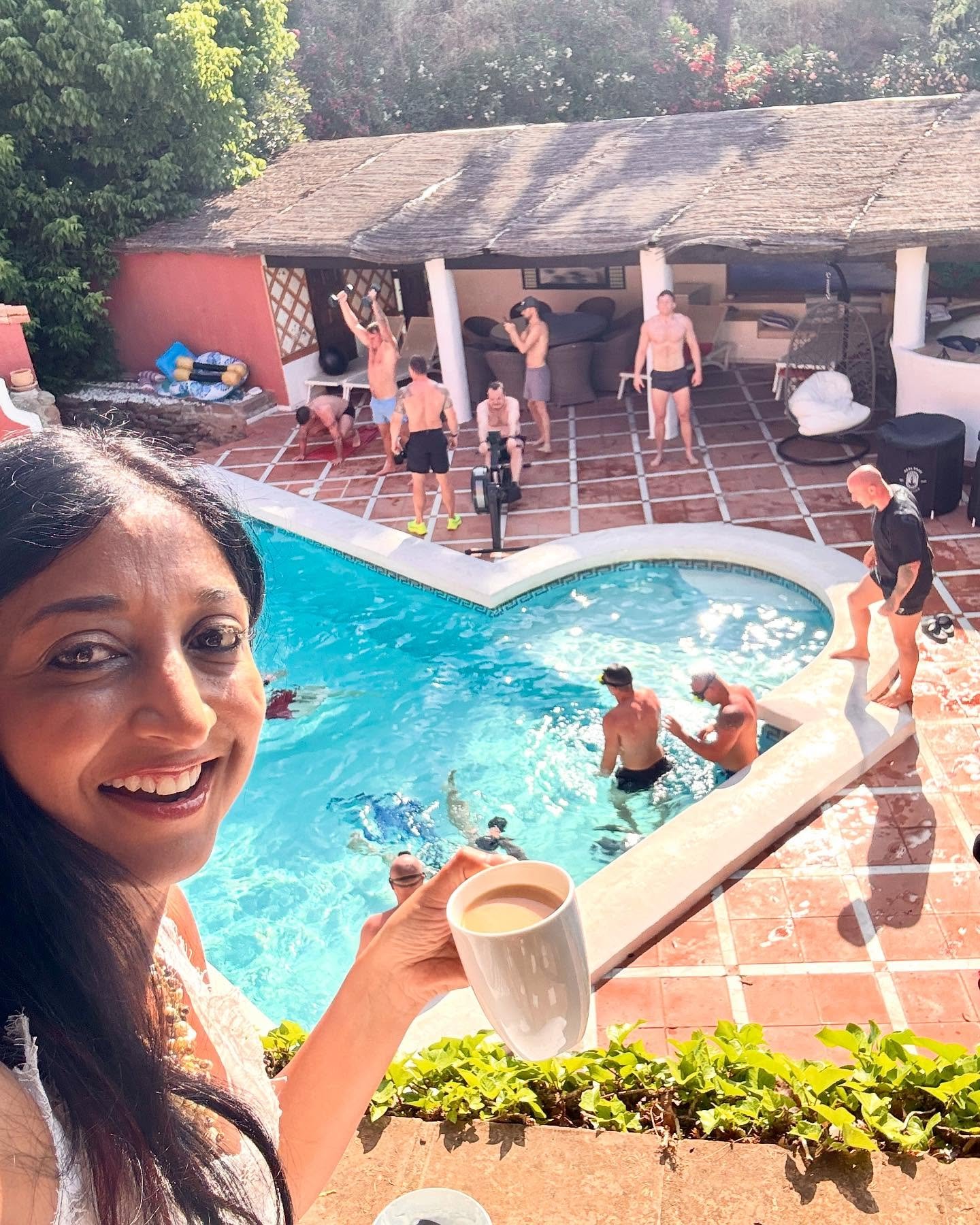 No, the smile on my face isn&rsquo;t because of the view&hellip;(though shirtless men lifting weights in the pool does make for a decent  backdrop&hellip;)
It&rsquo;s because I&rsquo;m at the Better Man Retreat with the brilliant @rossandersonofficia