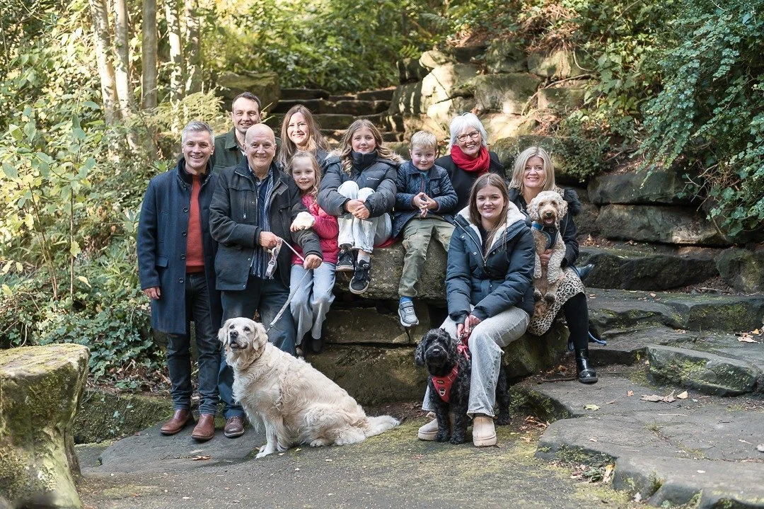 🎄🎁🎅🏼PRESSIE IDEA 💡

There&rsquo;s something really lovely about multi-generational photoshoots &mdash; the mix of personalities, stories, and all the little dynamics that only happen when the whole family is together. Add the family dog (or two!