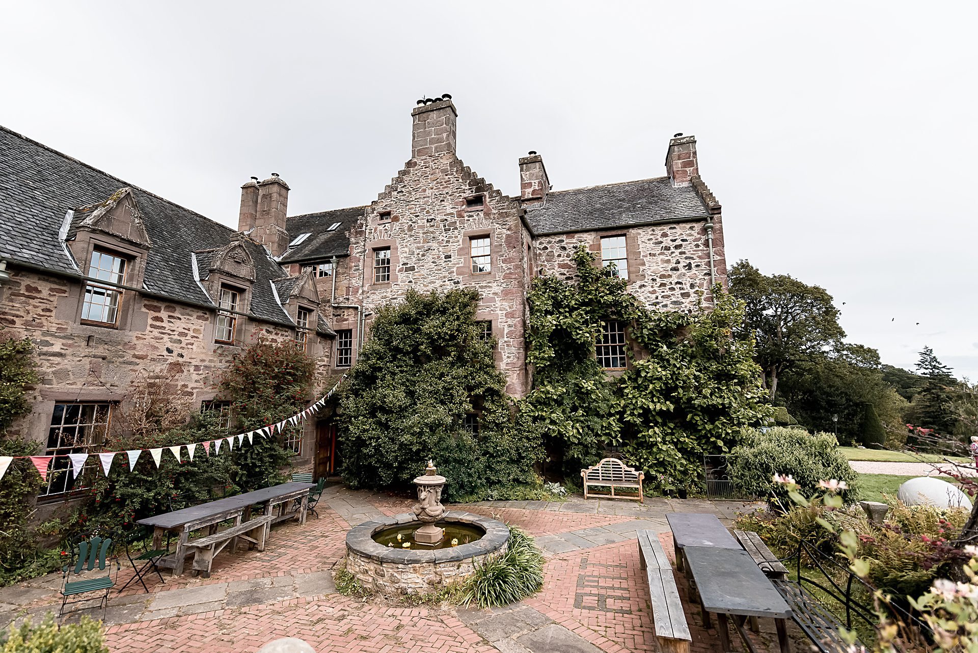Fingask Castle Wedding Photography – A Cosy, Characterful Perthshire Castle