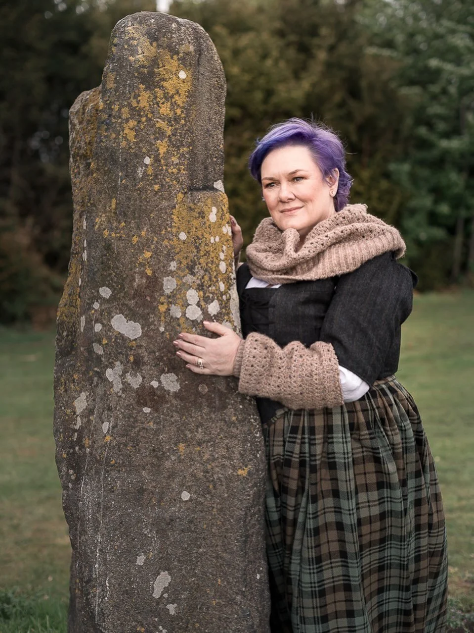 This week I had a lot of fun doing a slightly different kind of photoshoot. 💛

We worked together beforehand to put together outfits and planned locations inspired by Outlander, exploring Midhope Castle, Blackness and ancient standing stones along t