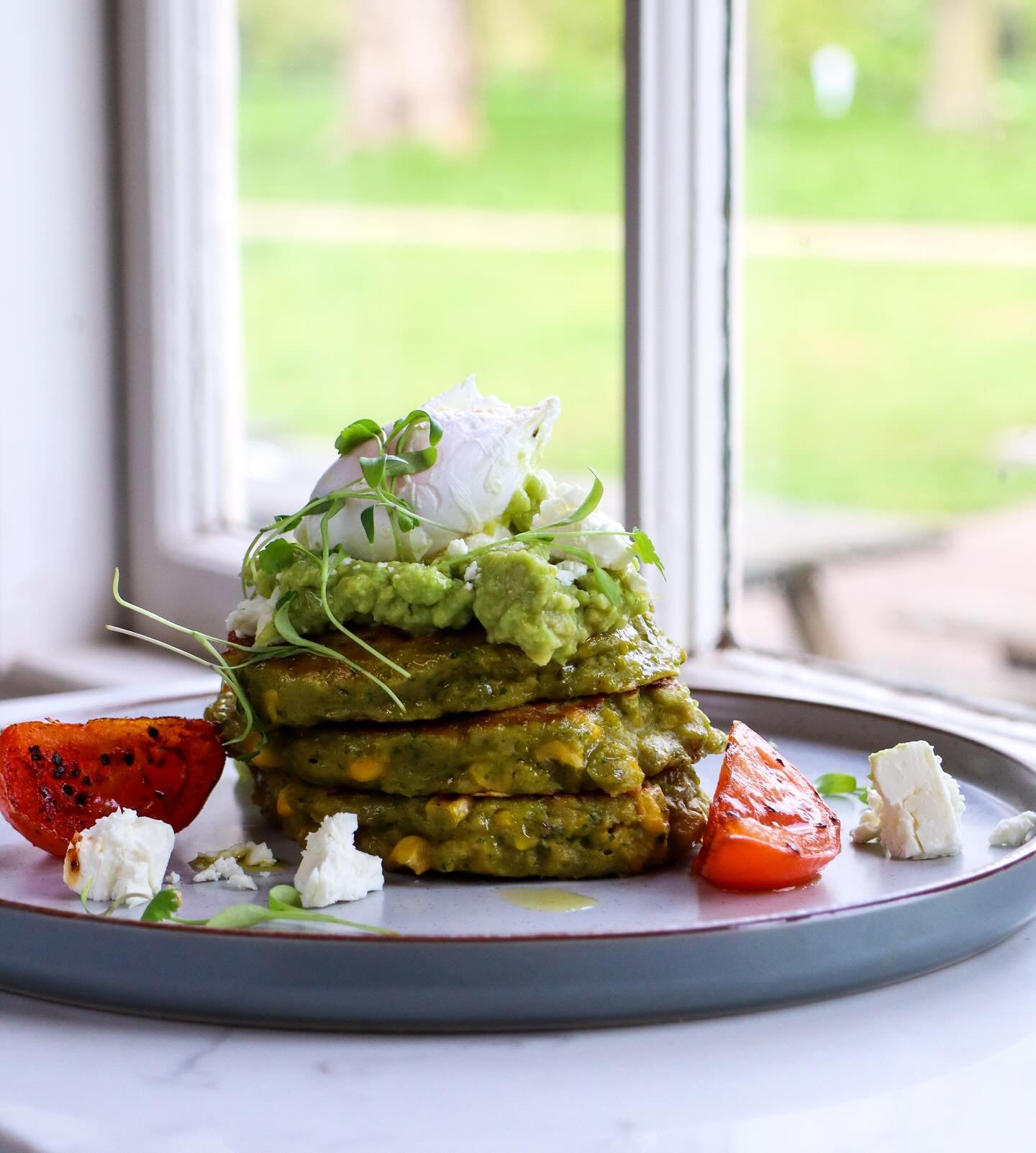 Your Bank Holiday brunch could look like this&hellip;👆🏼

🥑 Sweetcorn fritters with avo, slow roasted tomatoes, feta &amp; coriander. Top with a poached egg 🍳
 
📍Available on the Common
