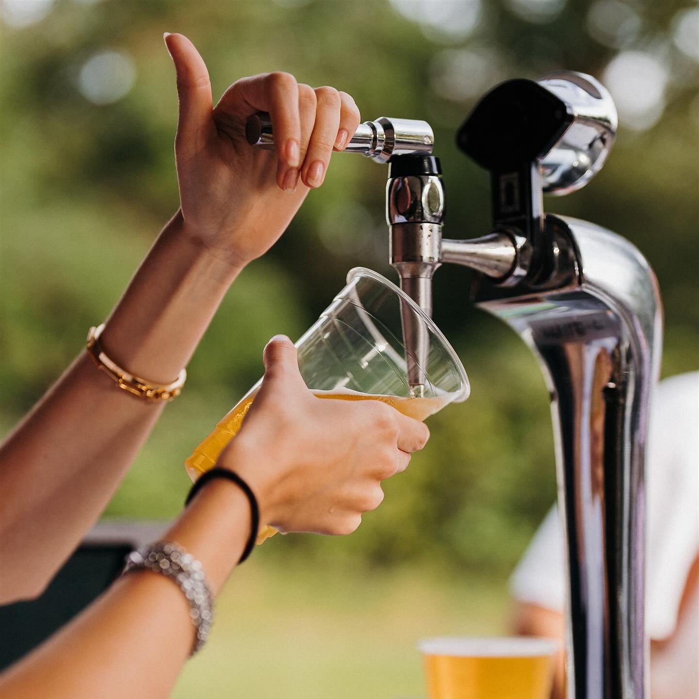 Pour a good pint? 🍻

We&rsquo;re looking for newbies to JOIN OUR TEAM behind the famous umbrella bar in Battersea Park this summer 😎

If you know your way around a bar and would like to spend your summer alongside our EPIC Pear Tree team, 
send you